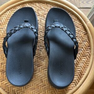 Vionic Kenji platform flip flop sandal